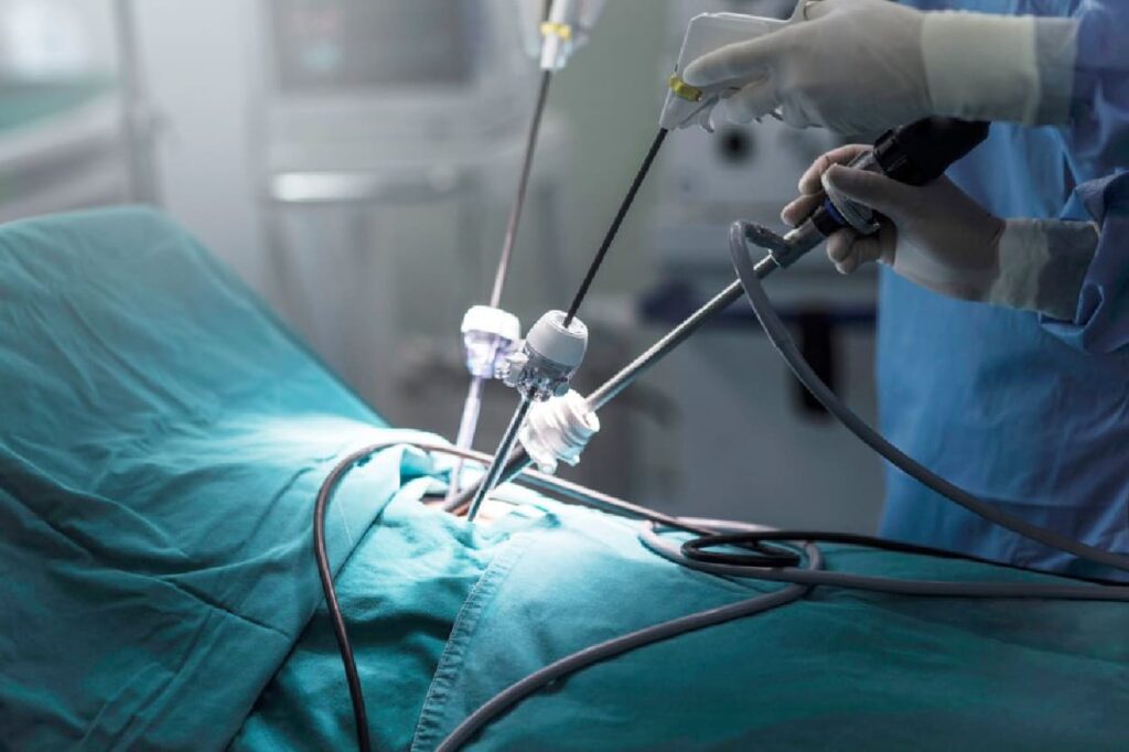 Minimally Invasive & General Surgeries Hernia Repair Treatment of all types of hernias using modern laparoscopic or open techniques for faster recovery and fewer complications. Gallbladder Surgery (Cholecystectomy) Removal of the gallbladder for gallstones or inflammation using minimally invasive approaches. General Surgery Management of: Benign lumps and masses Thyroid conditions Breast conditions and related concerns